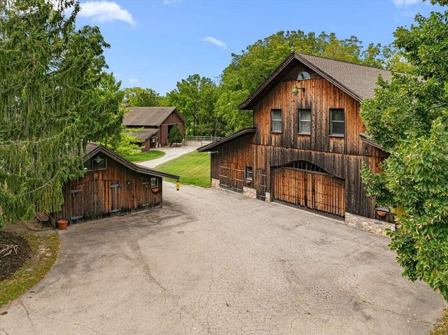 802 S Teut ROAD, Burlington, WI 53105