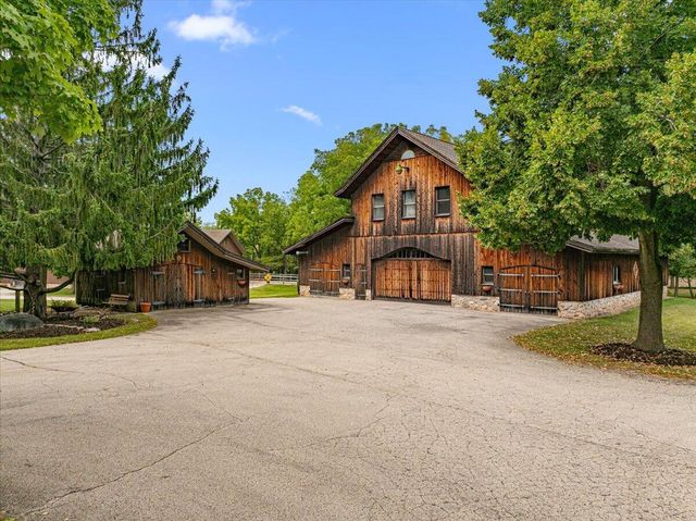802 S Teut ROAD, Burlington, WI 53105