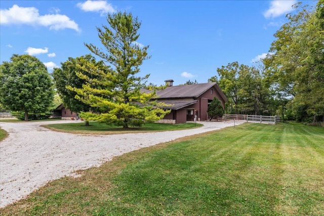 802 S Teut ROAD, Burlington, WI 53105