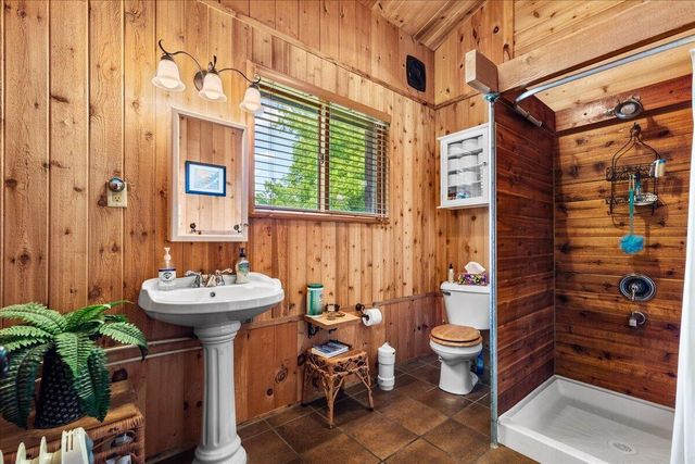 802 S Teut ROAD, Burlington, WI 53105