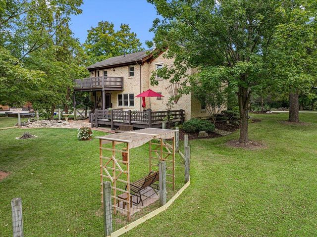 802 S Teut ROAD, Burlington, WI 53105