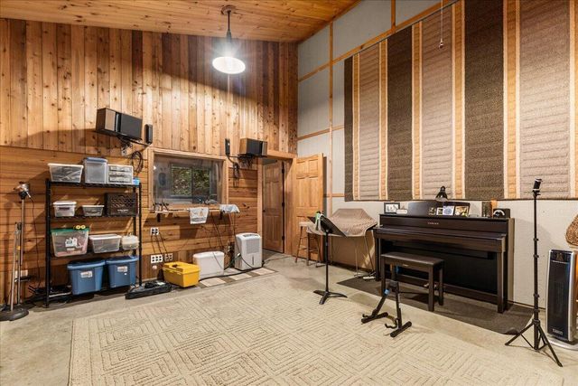 802 S Teut ROAD, Burlington, WI 53105