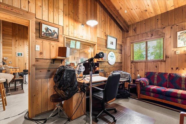 802 S Teut ROAD, Burlington, WI 53105