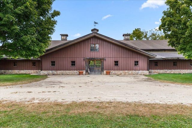 802 S Teut ROAD, Burlington, WI 53105