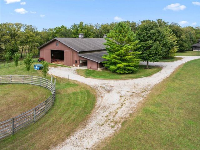 802 S Teut ROAD, Burlington, WI 53105
