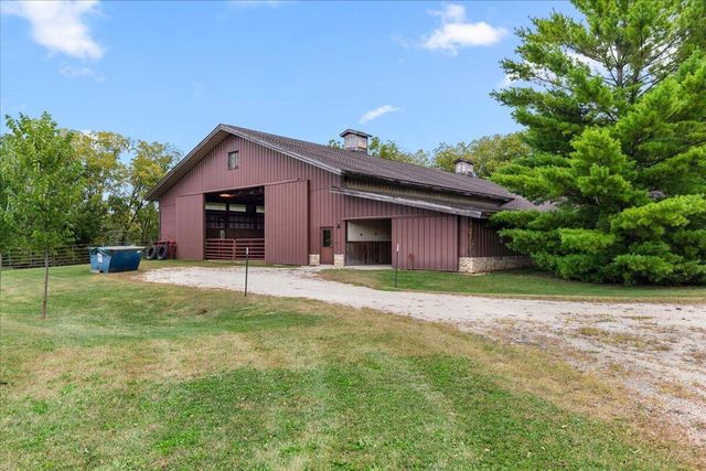 802 S Teut ROAD, Burlington, WI 53105