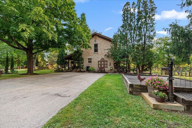 802 S Teut ROAD, Burlington, WI 53105
