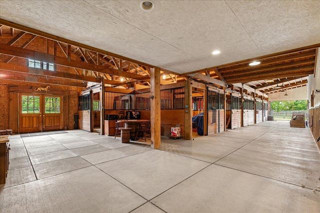 802 S Teut ROAD, Burlington, WI 53105