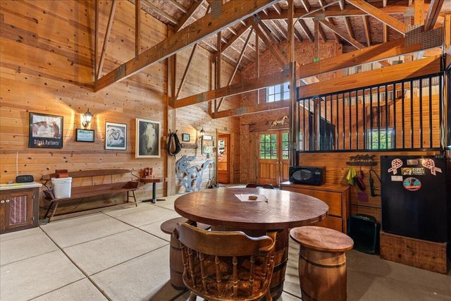 802 S Teut ROAD, Burlington, WI 53105