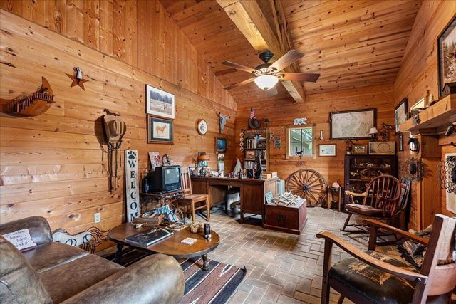 802 S Teut ROAD, Burlington, WI 53105