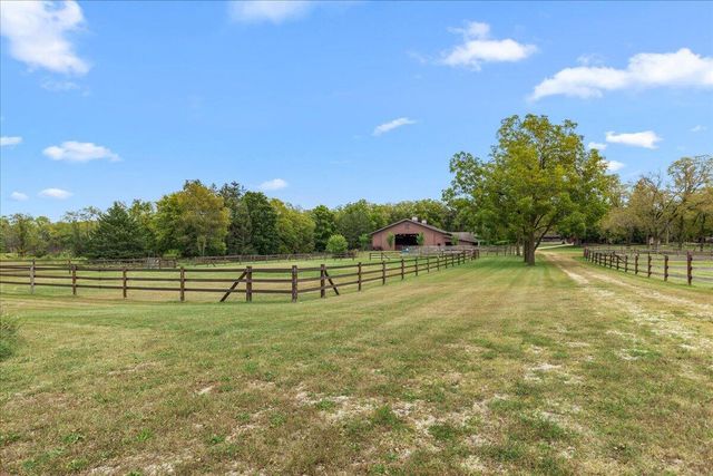 802 S Teut ROAD, Burlington, WI 53105
