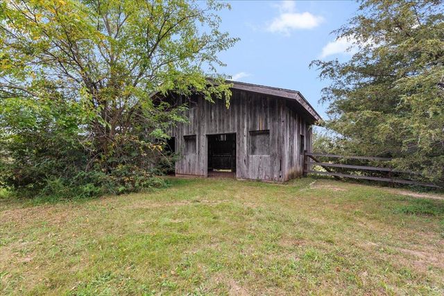 802 S Teut ROAD, Burlington, WI 53105