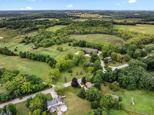 802 S Teut ROAD, Burlington, WI 53105