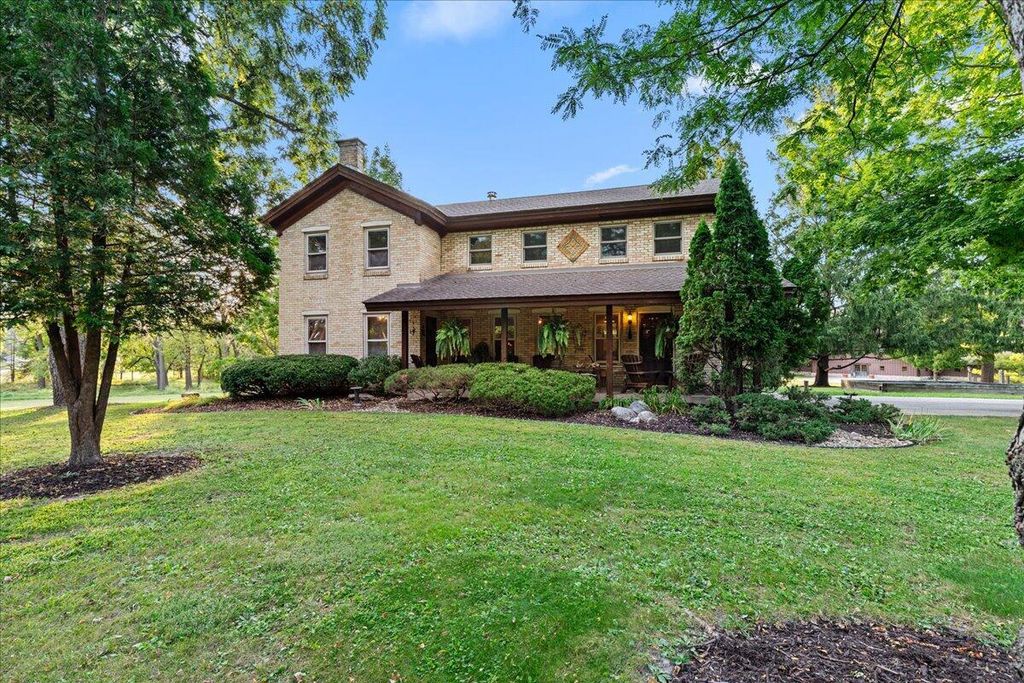 802 S Teut ROAD, Burlington, WI 53105
