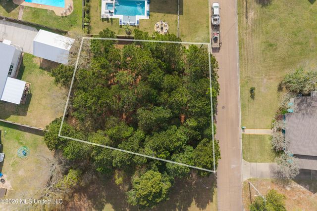 128 Lakewood Drive, Waveland, MS 39576