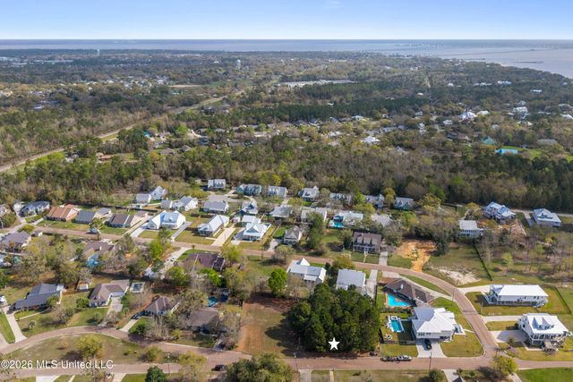 128 Lakewood Drive, Waveland, MS 39576