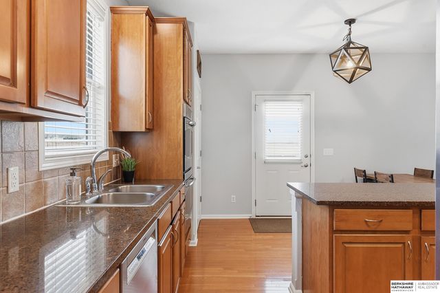 15802 Stony Circle, Omaha, NE 68136