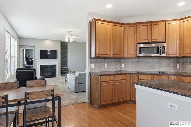 15802 Stony Circle, Omaha, NE 68136