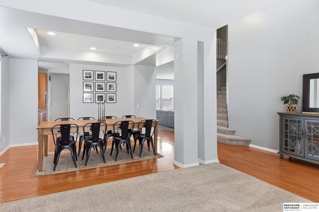 15802 Stony Circle, Omaha, NE 68136