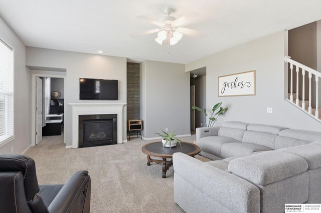 15802 Stony Circle, Omaha, NE 68136