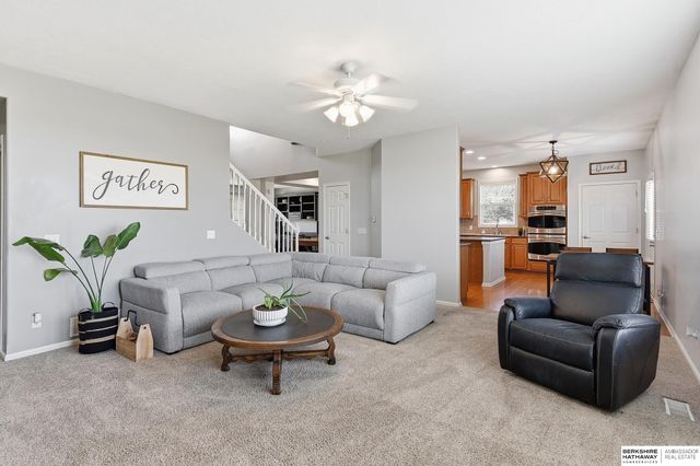 15802 Stony Circle, Omaha, NE 68136