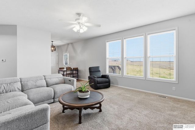 15802 Stony Circle, Omaha, NE 68136