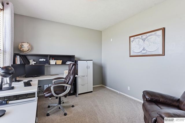 15802 Stony Circle, Omaha, NE 68136
