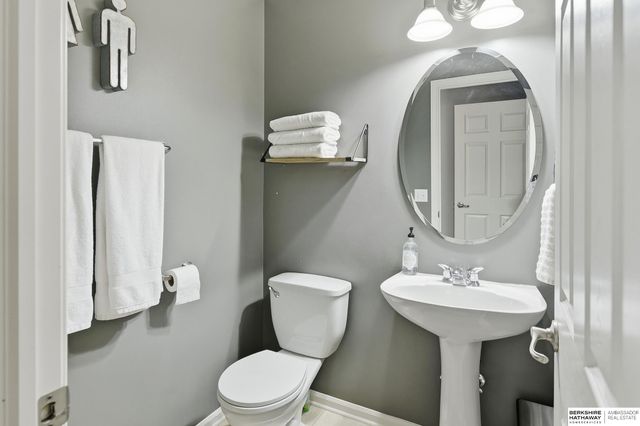 15802 Stony Circle, Omaha, NE 68136