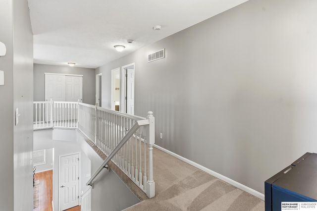 15802 Stony Circle, Omaha, NE 68136