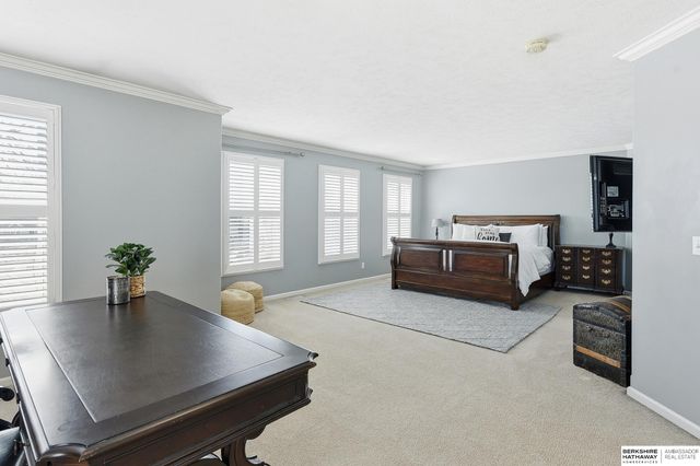 15802 Stony Circle, Omaha, NE 68136