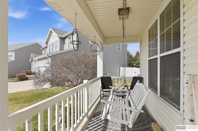 15802 Stony Circle, Omaha, NE 68136