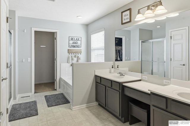 15802 Stony Circle, Omaha, NE 68136