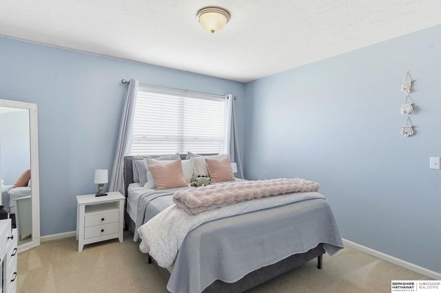 15802 Stony Circle, Omaha, NE 68136