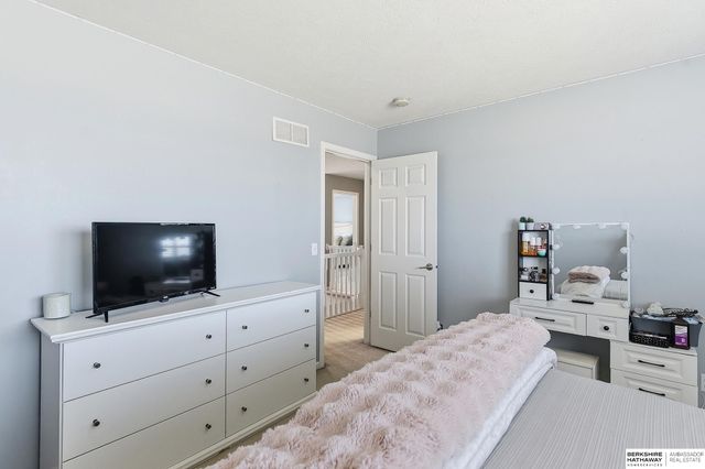 15802 Stony Circle, Omaha, NE 68136