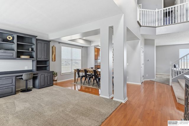 15802 Stony Circle, Omaha, NE 68136