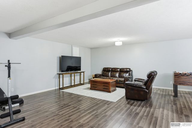 15802 Stony Circle, Omaha, NE 68136