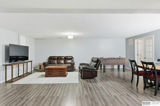 15802 Stony Circle, Omaha, NE 68136