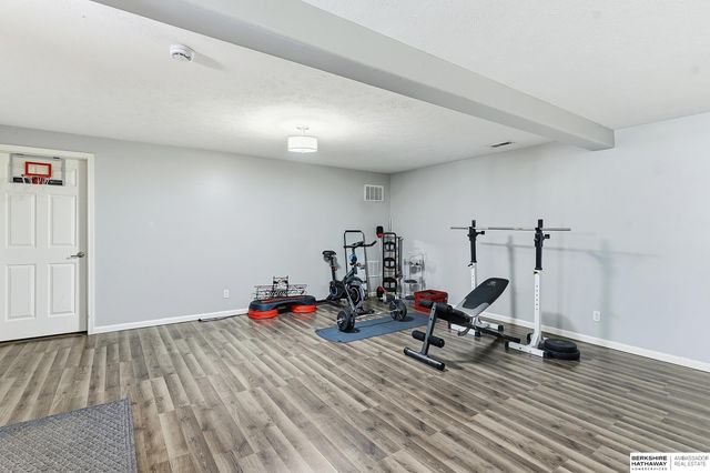 15802 Stony Circle, Omaha, NE 68136