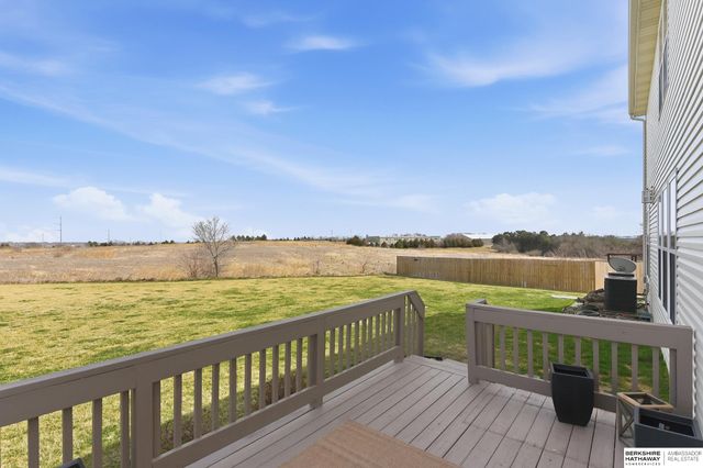 15802 Stony Circle, Omaha, NE 68136