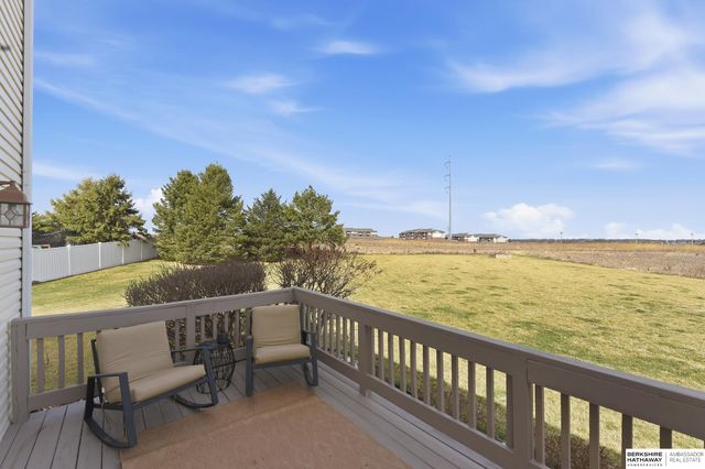 15802 Stony Circle, Omaha, NE 68136