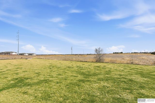 15802 Stony Circle, Omaha, NE 68136