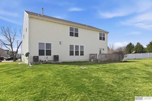 15802 Stony Circle, Omaha, NE 68136