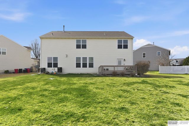 15802 Stony Circle, Omaha, NE 68136