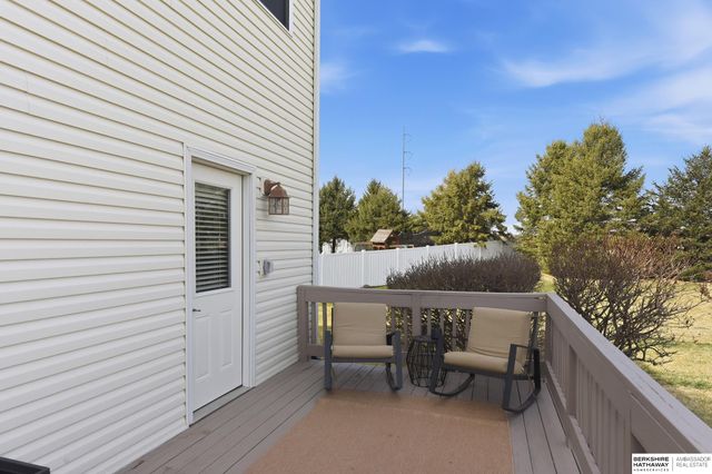 15802 Stony Circle, Omaha, NE 68136