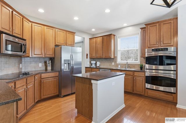 15802 Stony Circle, Omaha, NE 68136