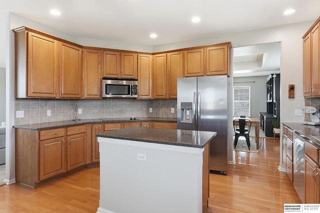 15802 Stony Circle, Omaha, NE 68136