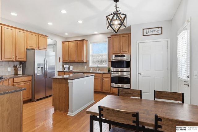 15802 Stony Circle, Omaha, NE 68136