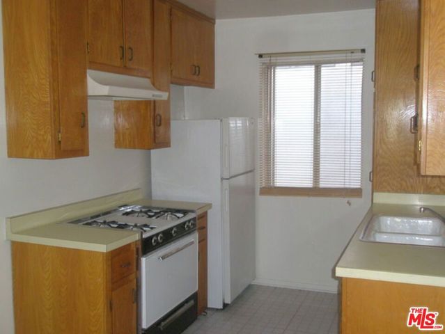 1166 Amherst Avenue 6, Los Angeles, CA 90049