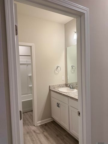 6407 Tiger Pointe Dr, Baton Rouge, LA 70817