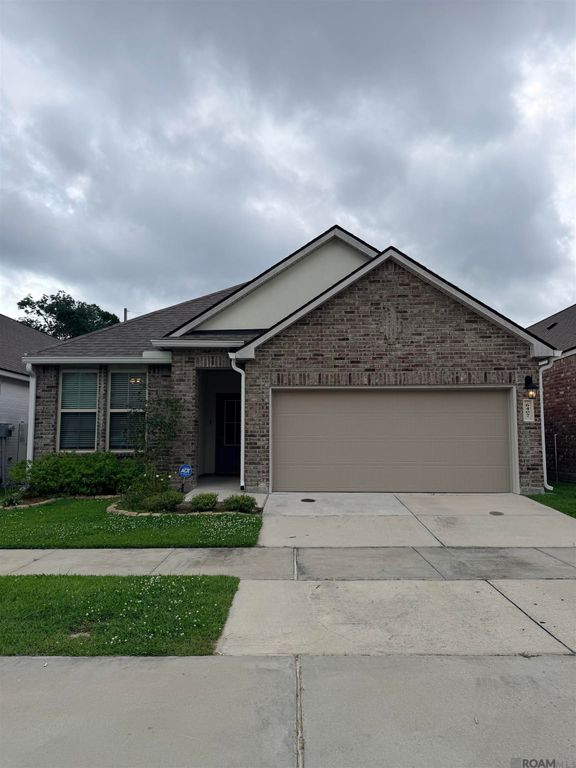 6407 Tiger Pointe Dr, Baton Rouge, LA 70817